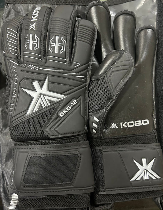 GOALKEEPER GLOVE